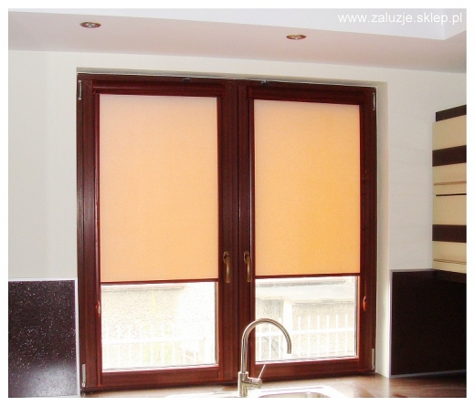 Doskonałe rozwiązanie na okna w kuchni, zapewniające regulację światła i prywatności.